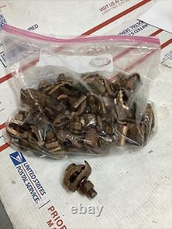 Sac de 25 pinces de mise à la terre Burndy GB26 pour fil de 4-2/0 AWG, directement enterrées ED4U